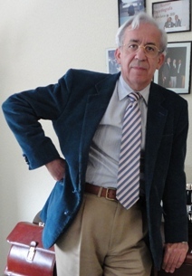 Miguel Ángel García Fernández, en su despacho de la Facultad de Medicina de la Universidad Complutense de Madrid.