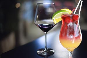 El origen de la miocardiopatía alcohólica se debe a un consumo habitual y excesivo de alcohol.