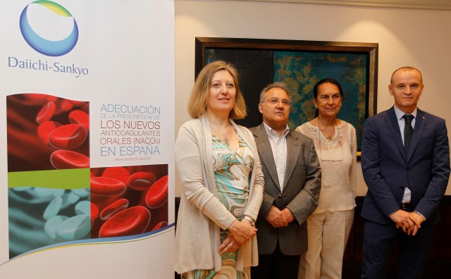 Han participado en la presentación del informe Cristina Avendaño, presidenta de la Sociedad Española de Farmacología Clínica; Julio López Bastida, profesor titular de la Facultad de Terapia Ocupacional, Logopedia y Enfermería de Talavera de la Reina, de la Universidad de Castilla-La Mancha; Carmen Suárez, jefa de Servicio de Medicina Interna del Hospital Universitario de La Princesa de Madrid, y José Ramón González-Juanatey.